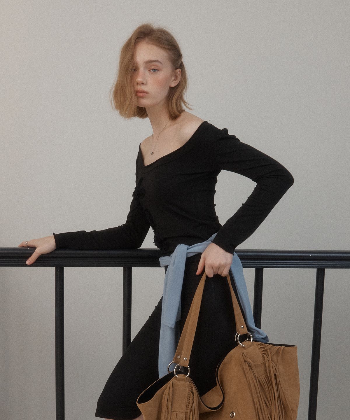 레터리(LETERIE) FLORAL LACE DRAPE LONG SLEEVE_BLACK