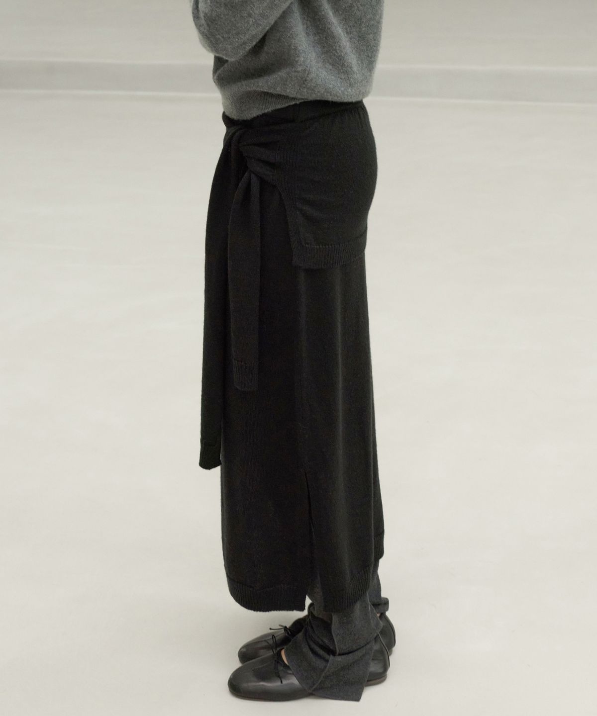 르바(LEVAR) Overlap Wool Knit Long Skirt - Black