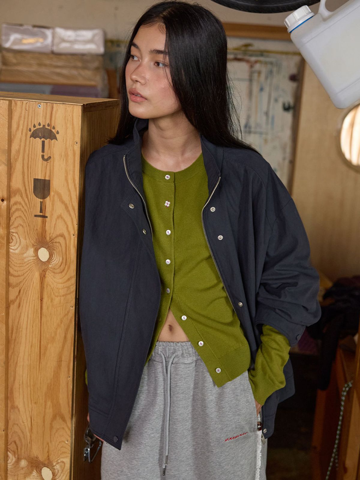 뮈뮈에르(MUEMUER) Button-Detail Crewneck Cardigan MU2678CD802M_2color