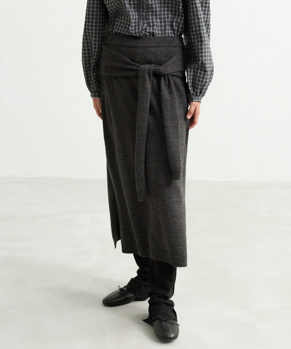 르바(LEVAR) Overlap Wool Knit Long Skirt - Charcoal