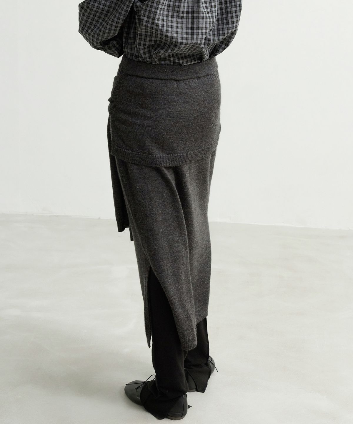 르바(LEVAR) Overlap Wool Knit Long Skirt - Charcoal