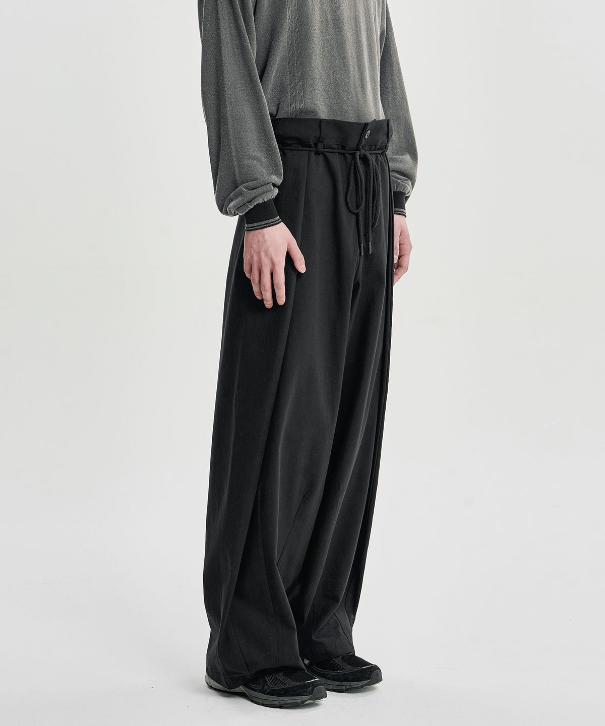아조바이아조(AJOBYAJO) Cotton Twill One Tuck Pants [BLACK]