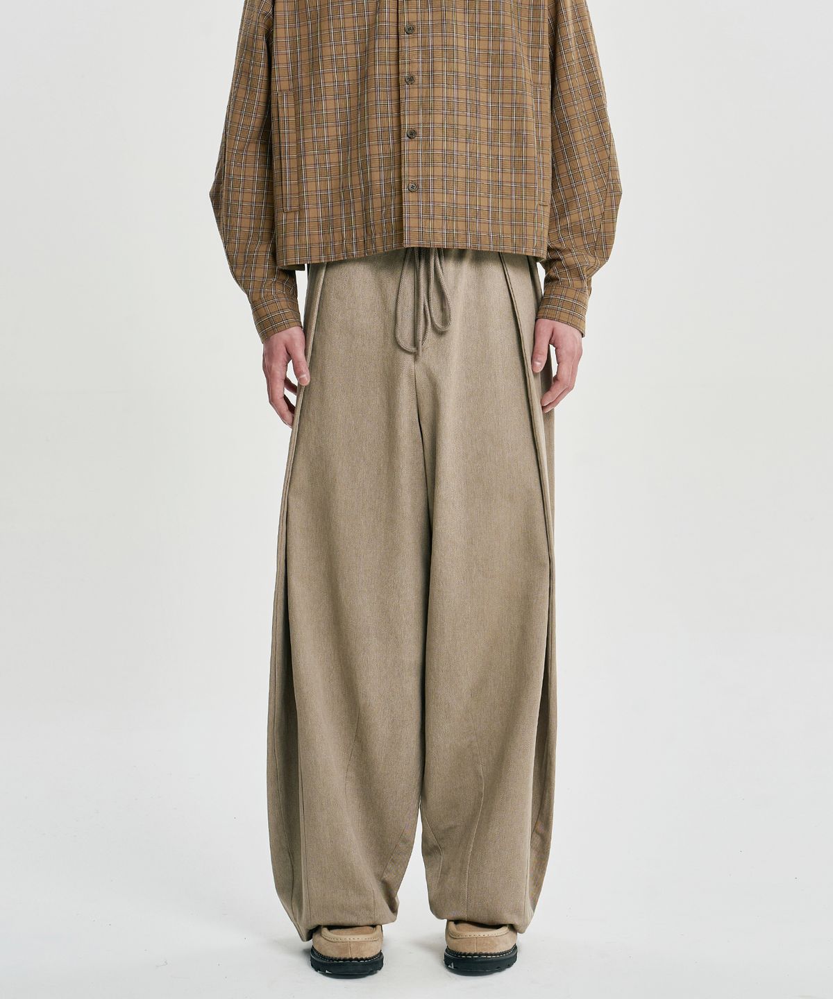 아조바이아조(AJOBYAJO) Cotton Twill One Tuck Pants [BEIGE]
