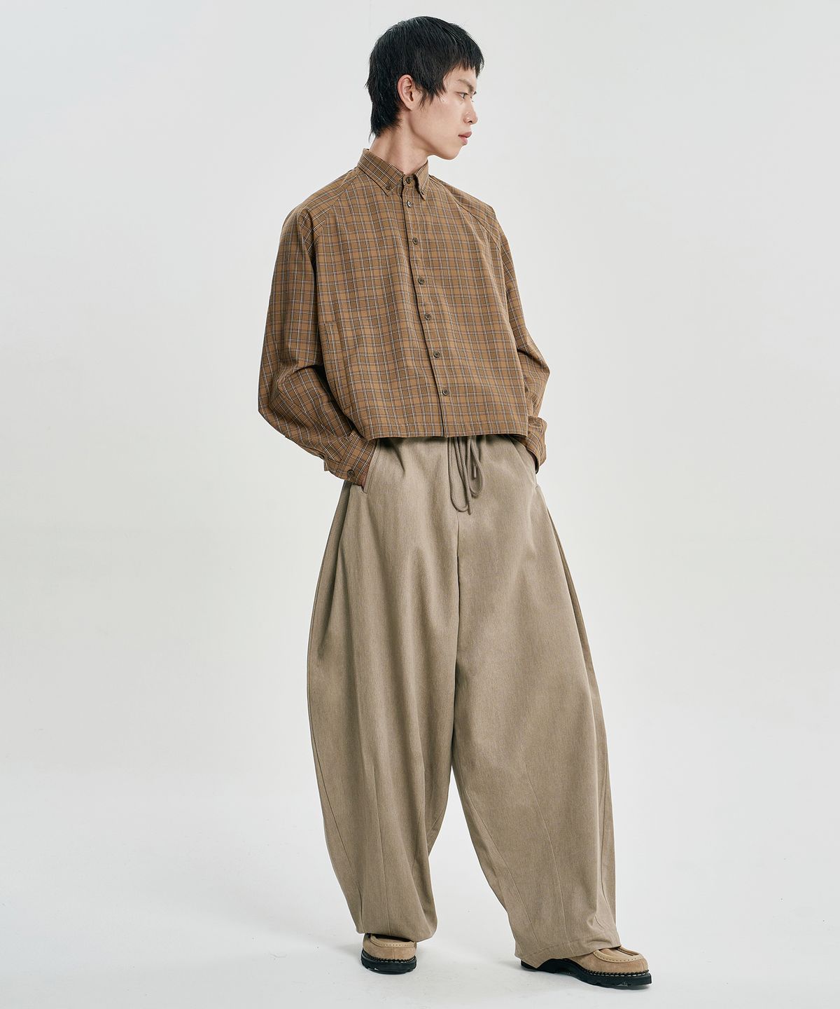아조바이아조(AJOBYAJO) Cotton Twill One Tuck Pants [BEIGE]
