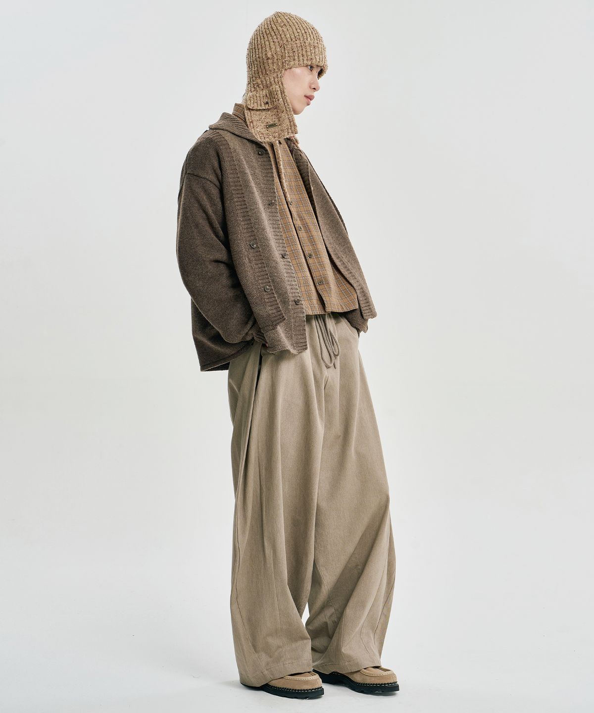 아조바이아조(AJOBYAJO) Cotton Twill One Tuck Pants [BEIGE]