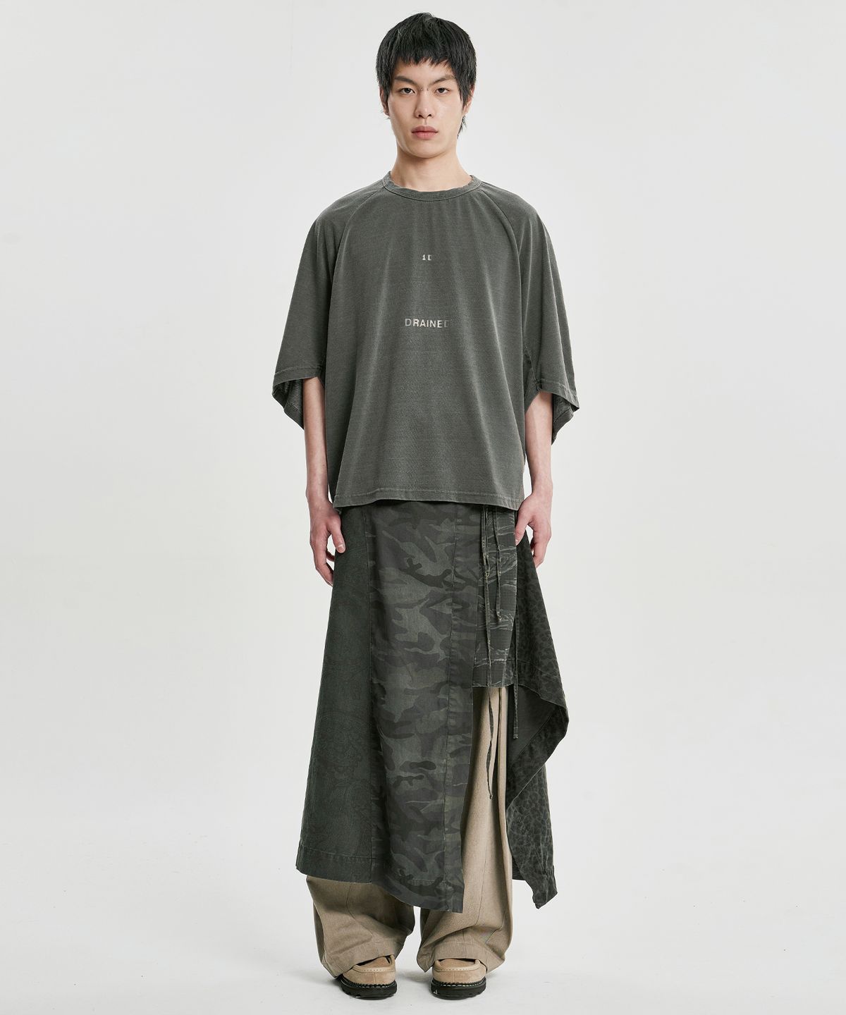 아조바이아조(AJOBYAJO) Washed The Me Decade Sculpted Raglan T-Shirt [CHARCOAL]