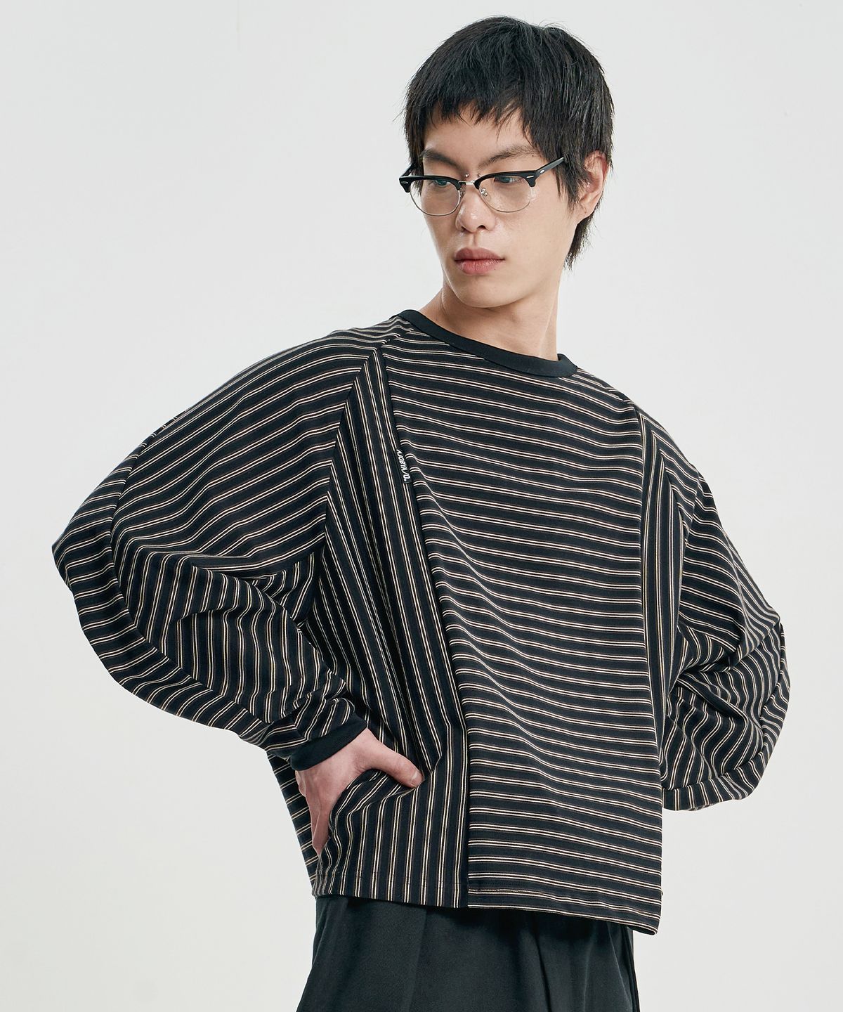 아조바이아조(AJOBYAJO) Sculpted Raglan Stripe Long Sleeve [BLACK]