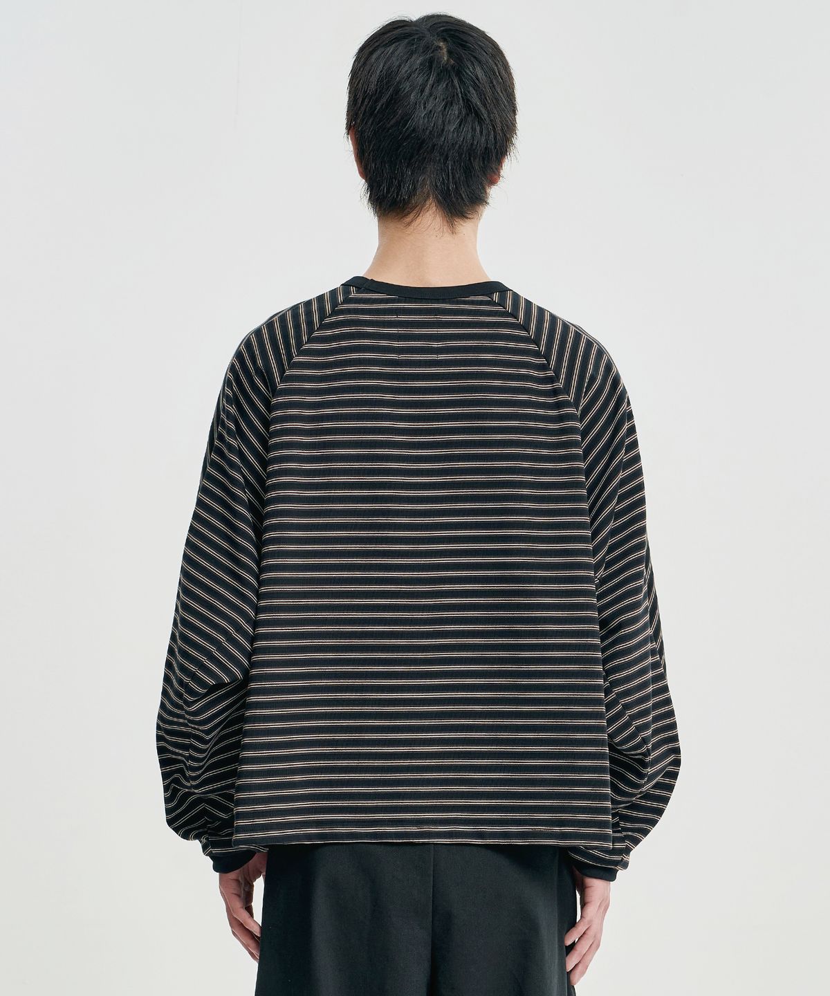 아조바이아조(AJOBYAJO) Sculpted Raglan Stripe Long Sleeve [BLACK]