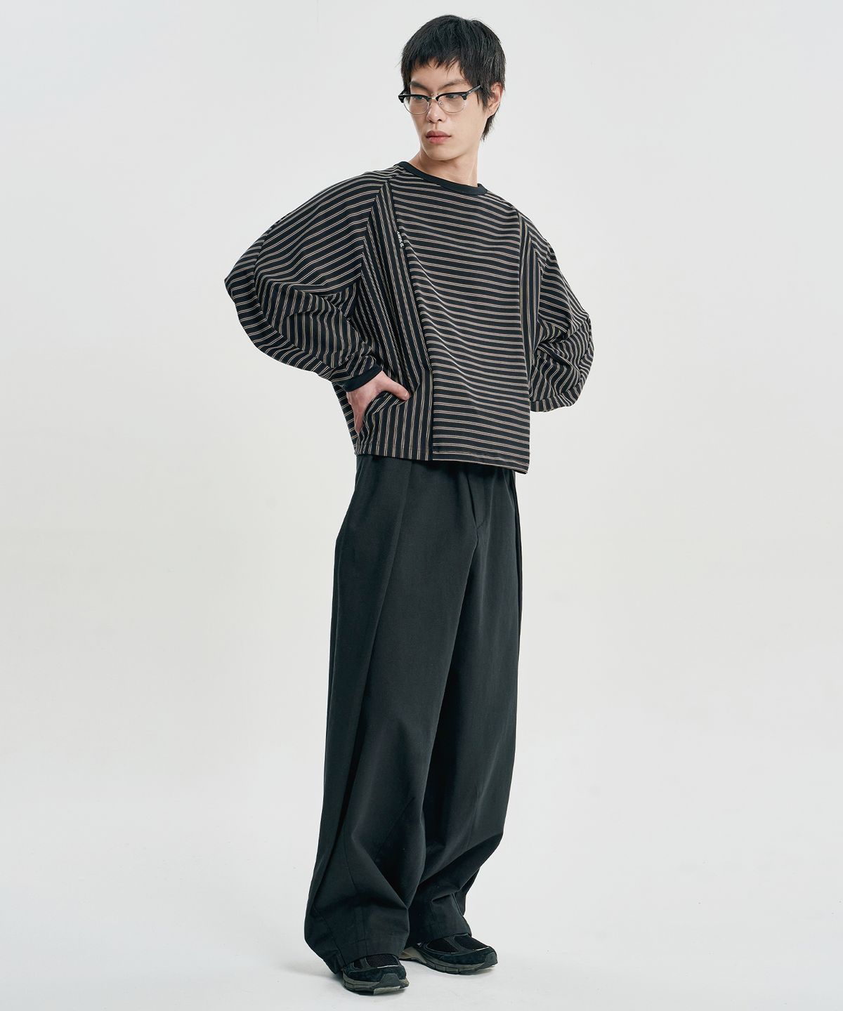 아조바이아조(AJOBYAJO) Sculpted Raglan Stripe Long Sleeve [BLACK]