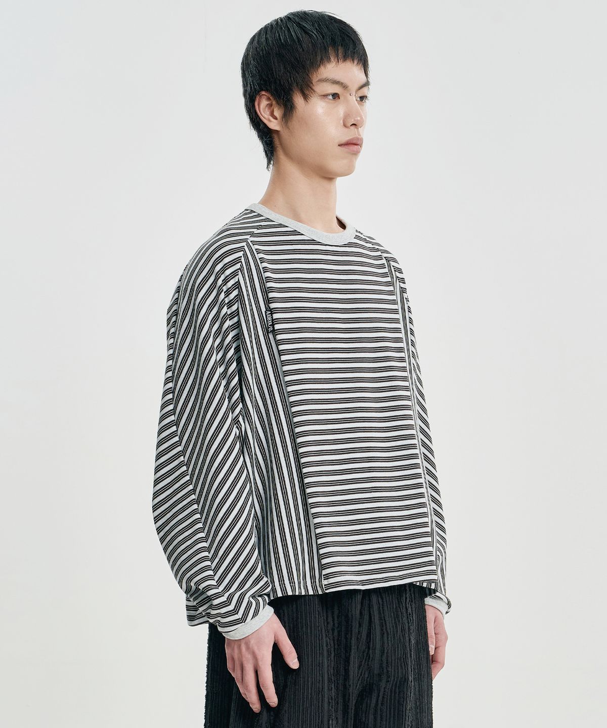 아조바이아조(AJOBYAJO) Sculpted Raglan Stripe Long Sleeve [LIGHT GRAY]