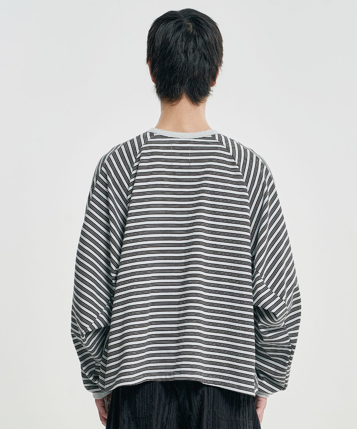 아조바이아조(AJOBYAJO) Sculpted Raglan Stripe Long Sleeve [LIGHT GRAY]