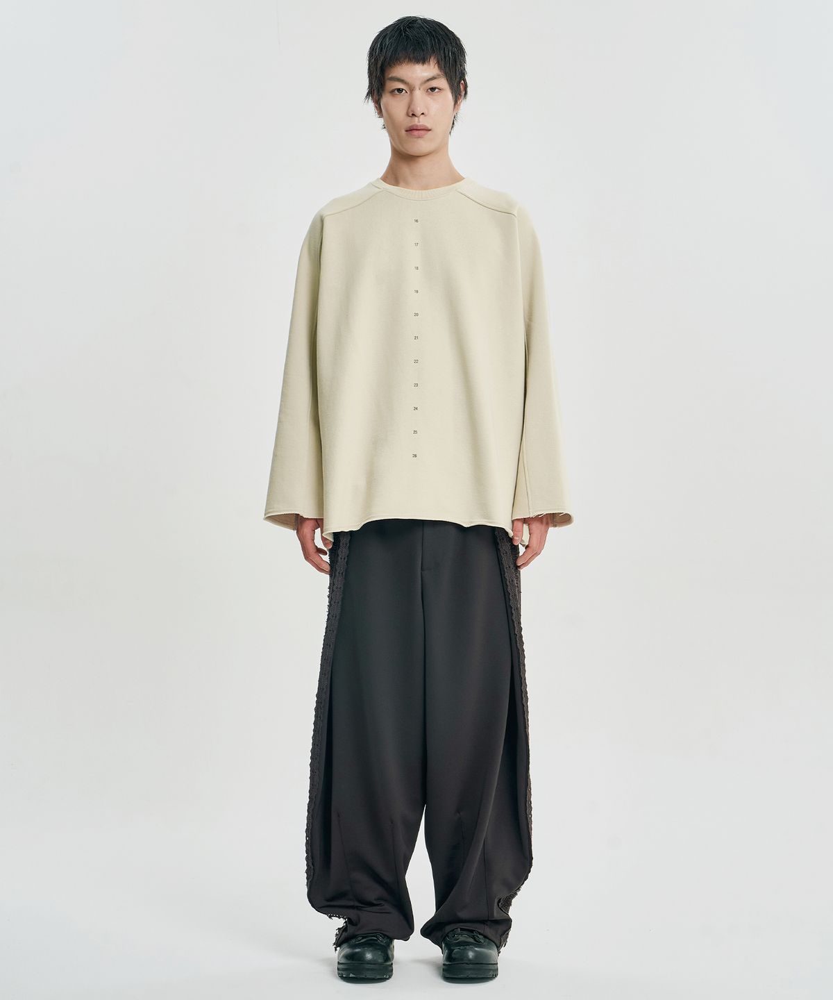 아조바이아조(AJOBYAJO) 10th Anniversary Raglan Sweatshirt [IVORY]