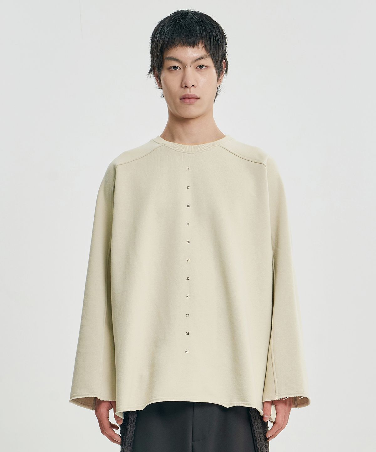 아조바이아조(AJOBYAJO) 10th Anniversary Raglan Sweatshirt [IVORY]