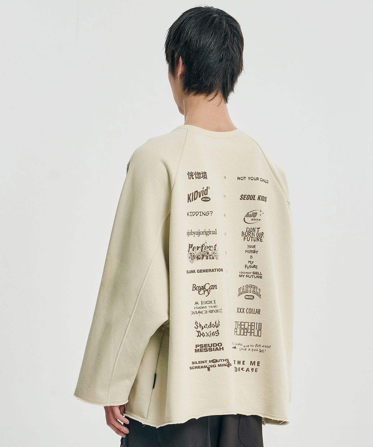아조바이아조(AJOBYAJO) 10th Anniversary Raglan Sweatshirt [IVORY]
