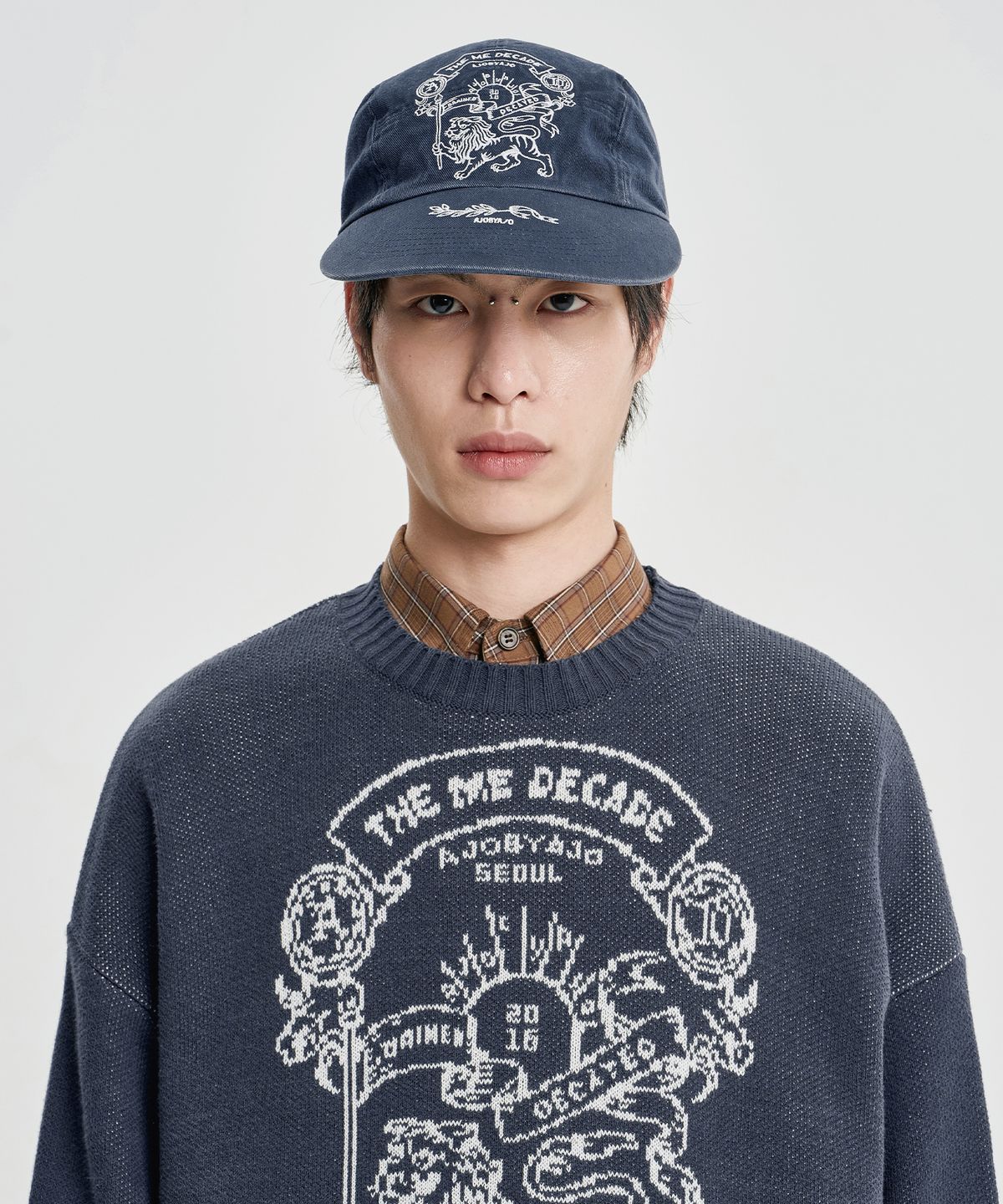 아조바이아조(AJOBYAJO) The Me Decade Emblem Camp Cap [NAVY]