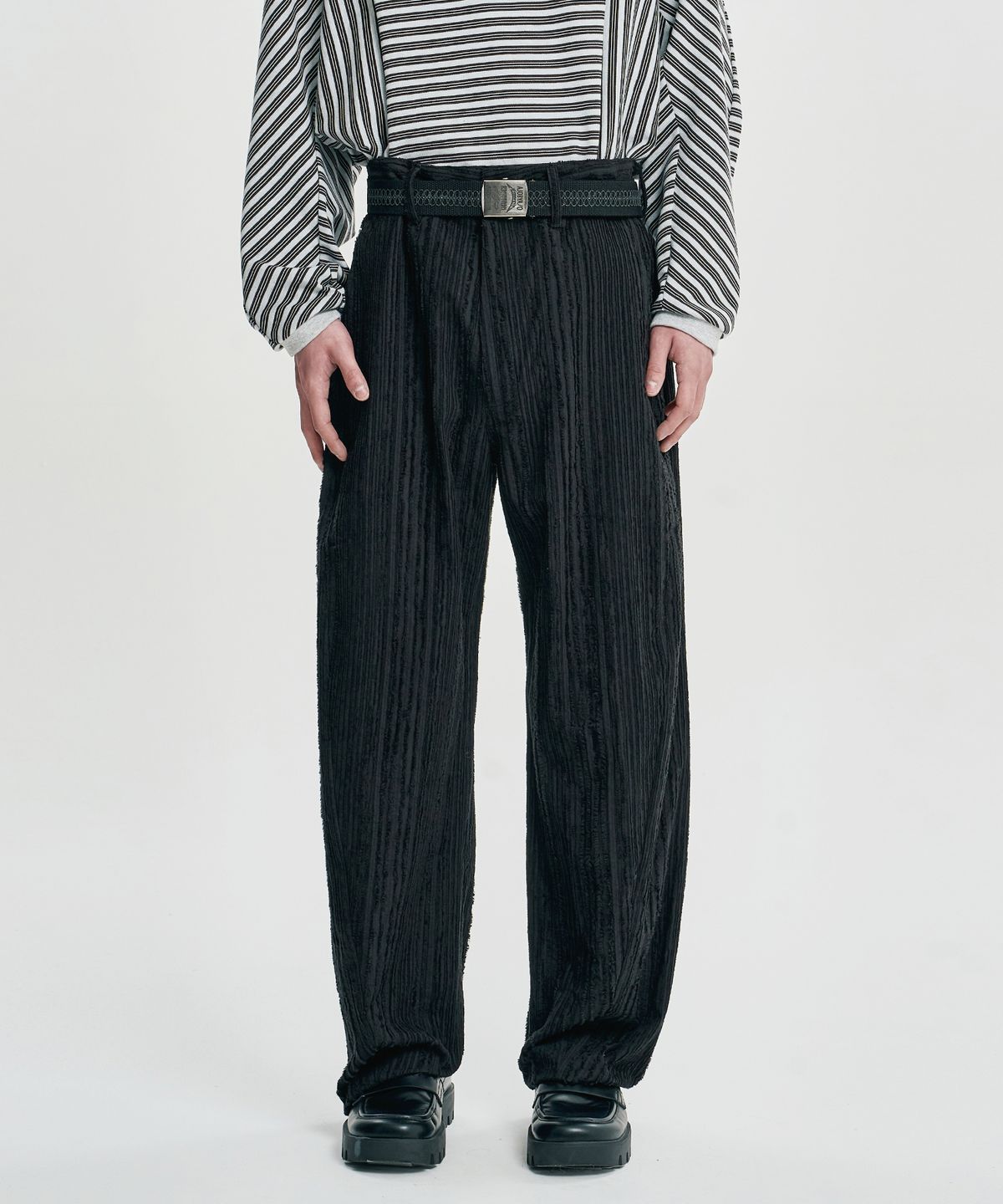 아조바이아조(AJOBYAJO) Fringed Stripe Curved Pants [BLACK]