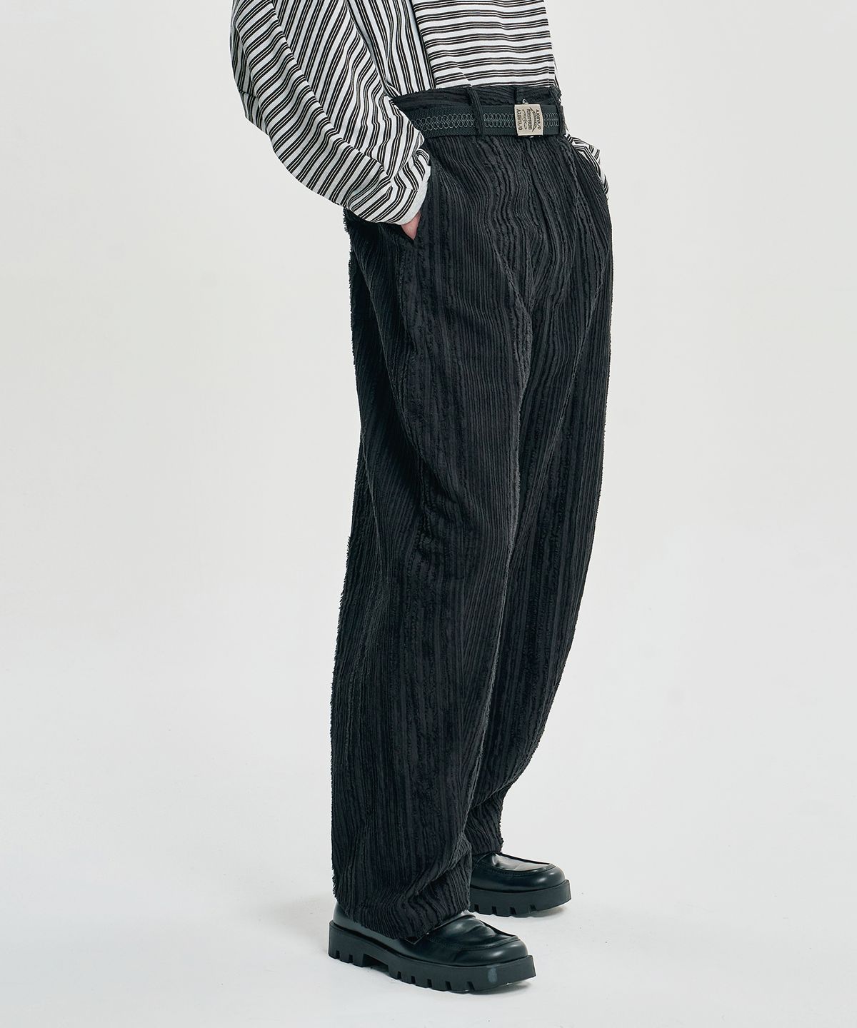 아조바이아조(AJOBYAJO) Fringed Stripe Curved Pants [BLACK]