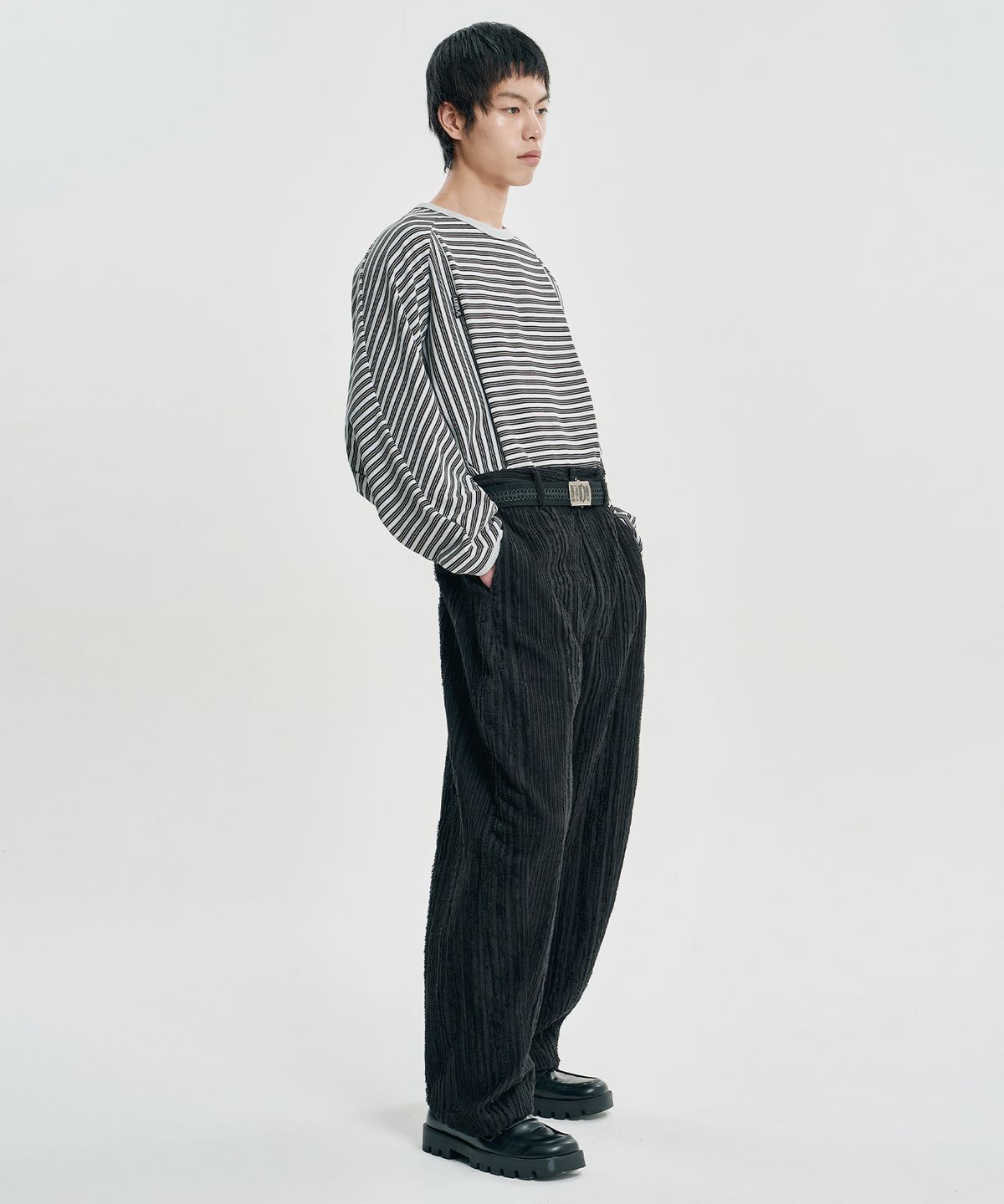 아조바이아조(AJOBYAJO) Fringed Stripe Curved Pants [BLACK]