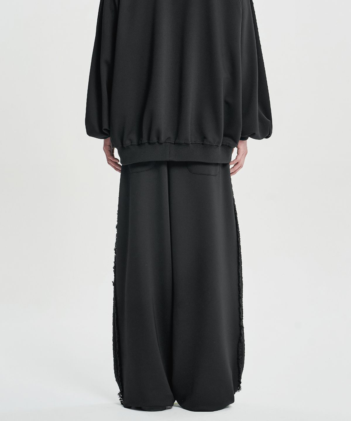 아조바이아조(AJOBYAJO) Multi Lace Trim One Tuck Track Pants [BLACK]