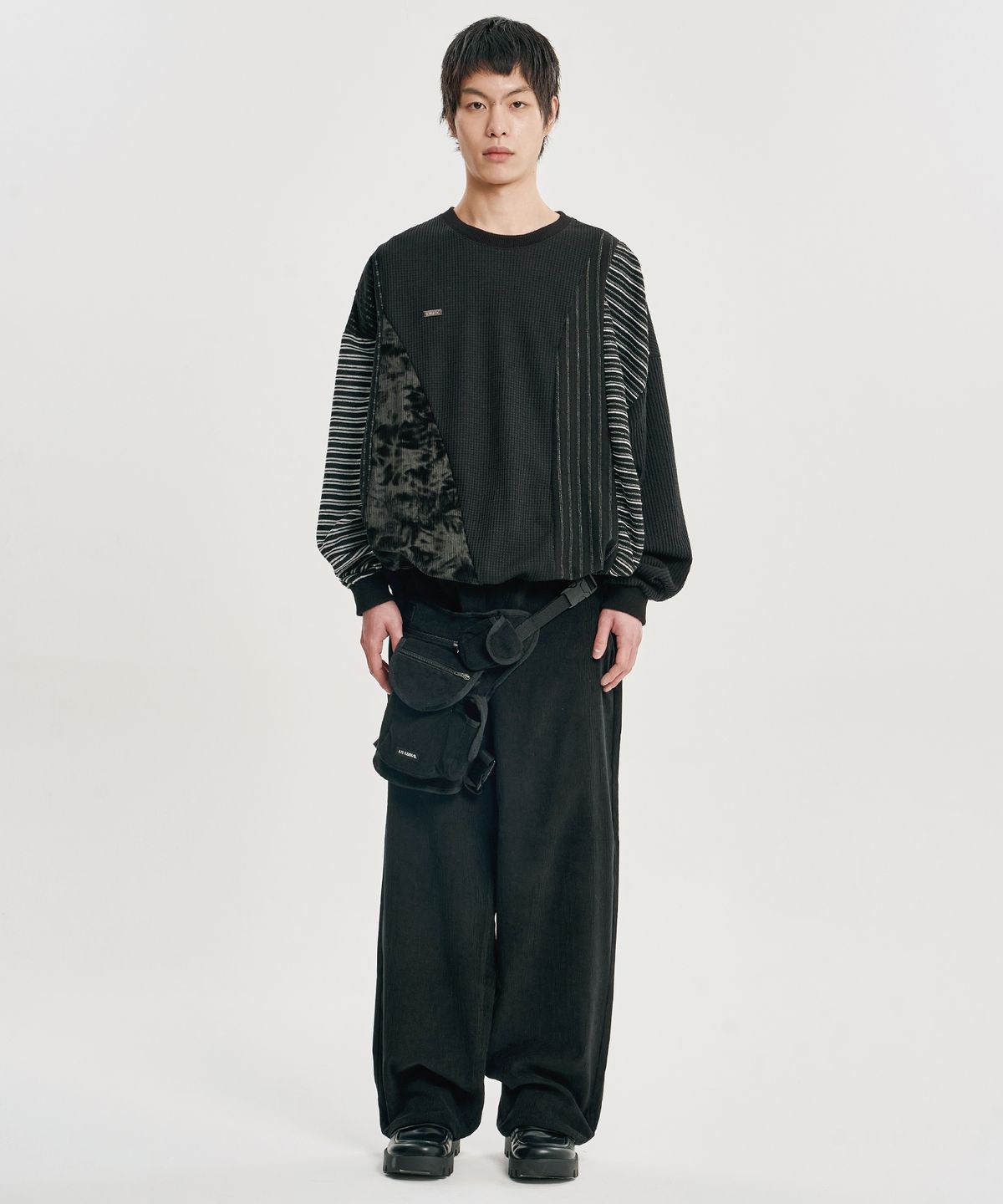 아조바이아조(AJOBYAJO) Mixed Fabric Panel Sweatshirt [BLACK]