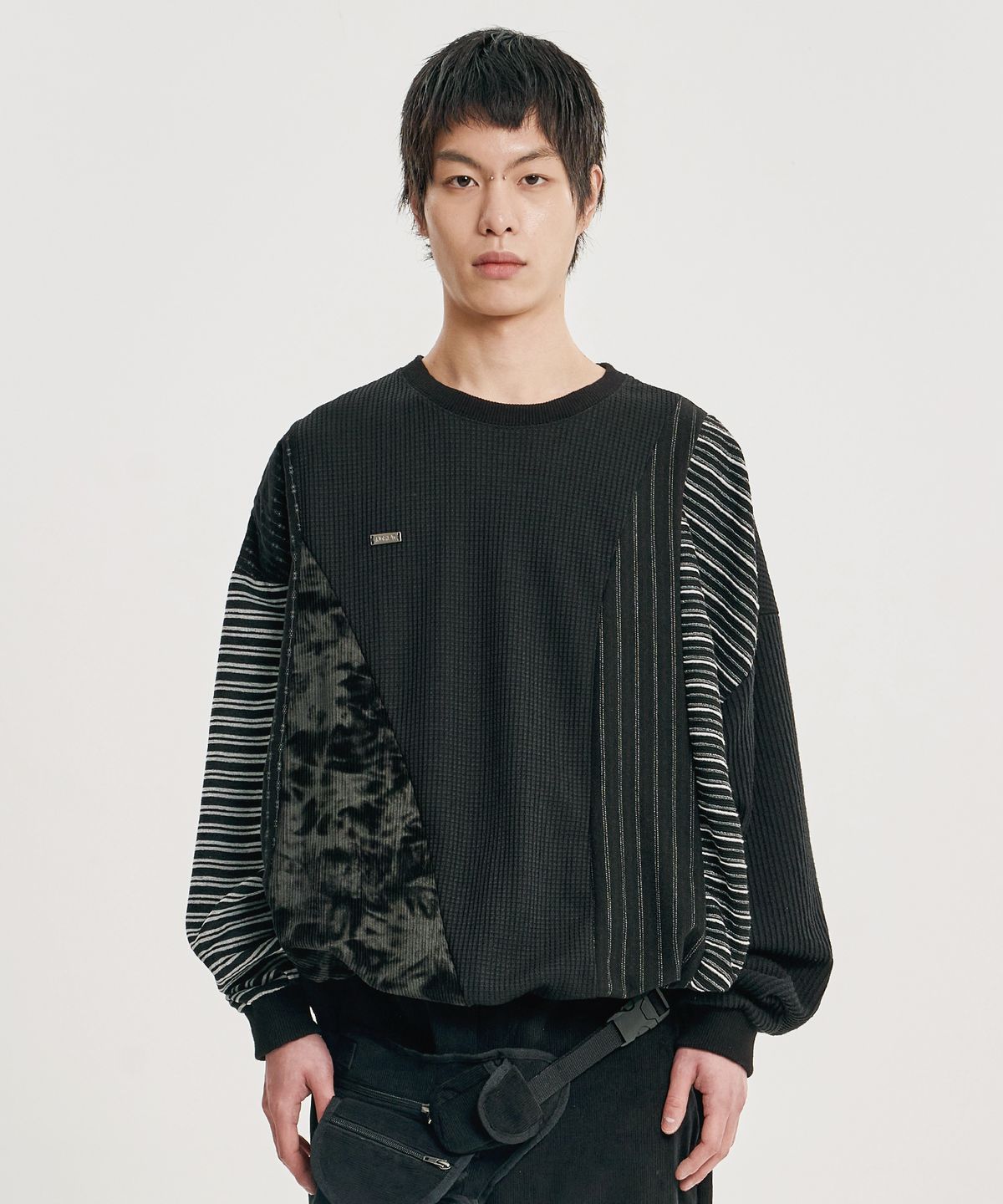 아조바이아조(AJOBYAJO) Mixed Fabric Panel Sweatshirt [BLACK]