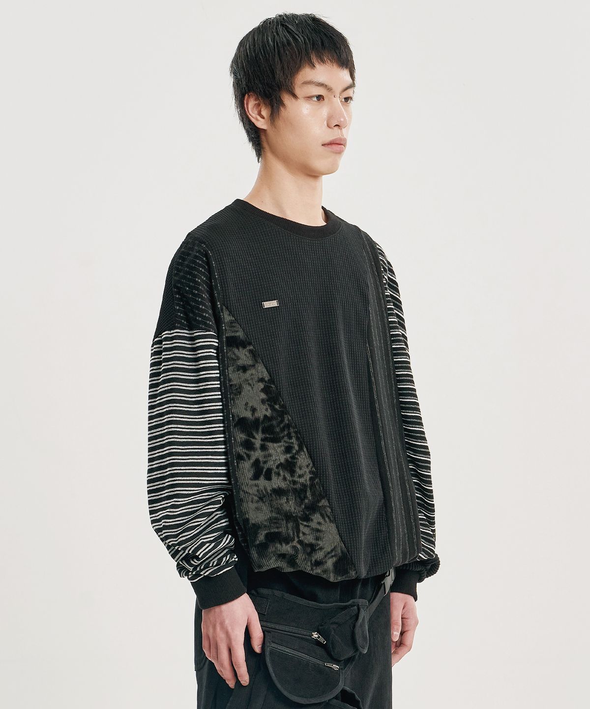 아조바이아조(AJOBYAJO) Mixed Fabric Panel Sweatshirt [BLACK]