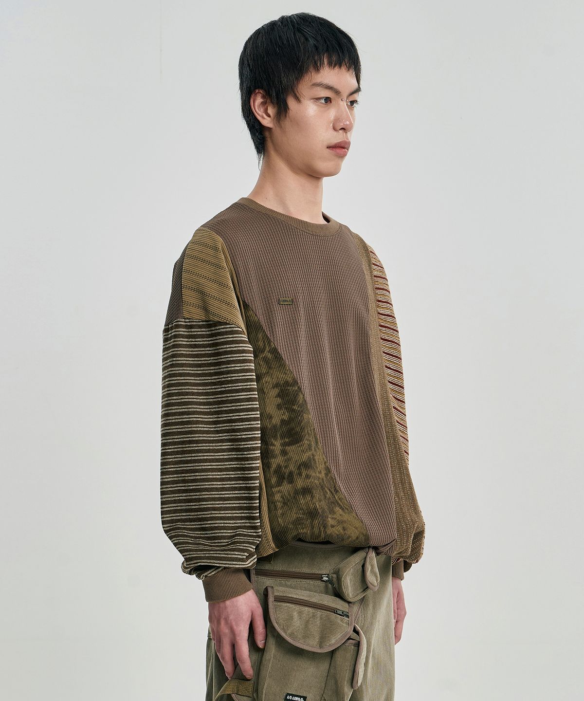 아조바이아조(AJOBYAJO) Mixed Fabric Panel Sweatshirt [BROWN]