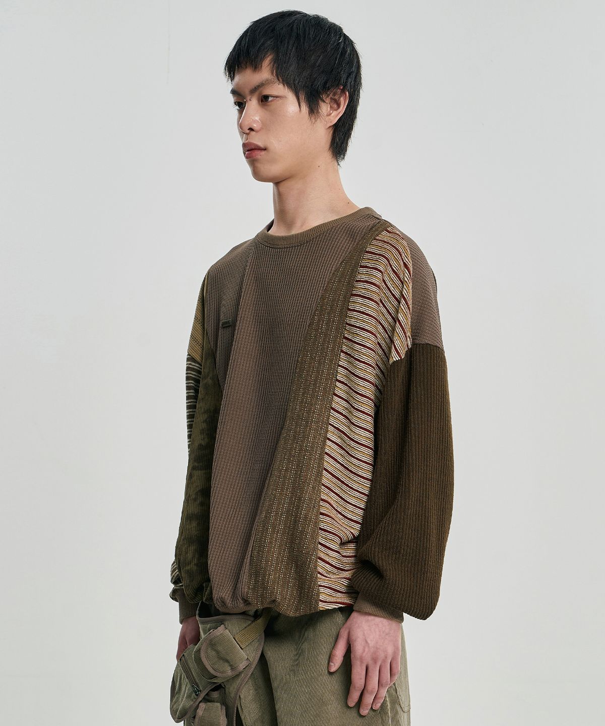 아조바이아조(AJOBYAJO) Mixed Fabric Panel Sweatshirt [BROWN]