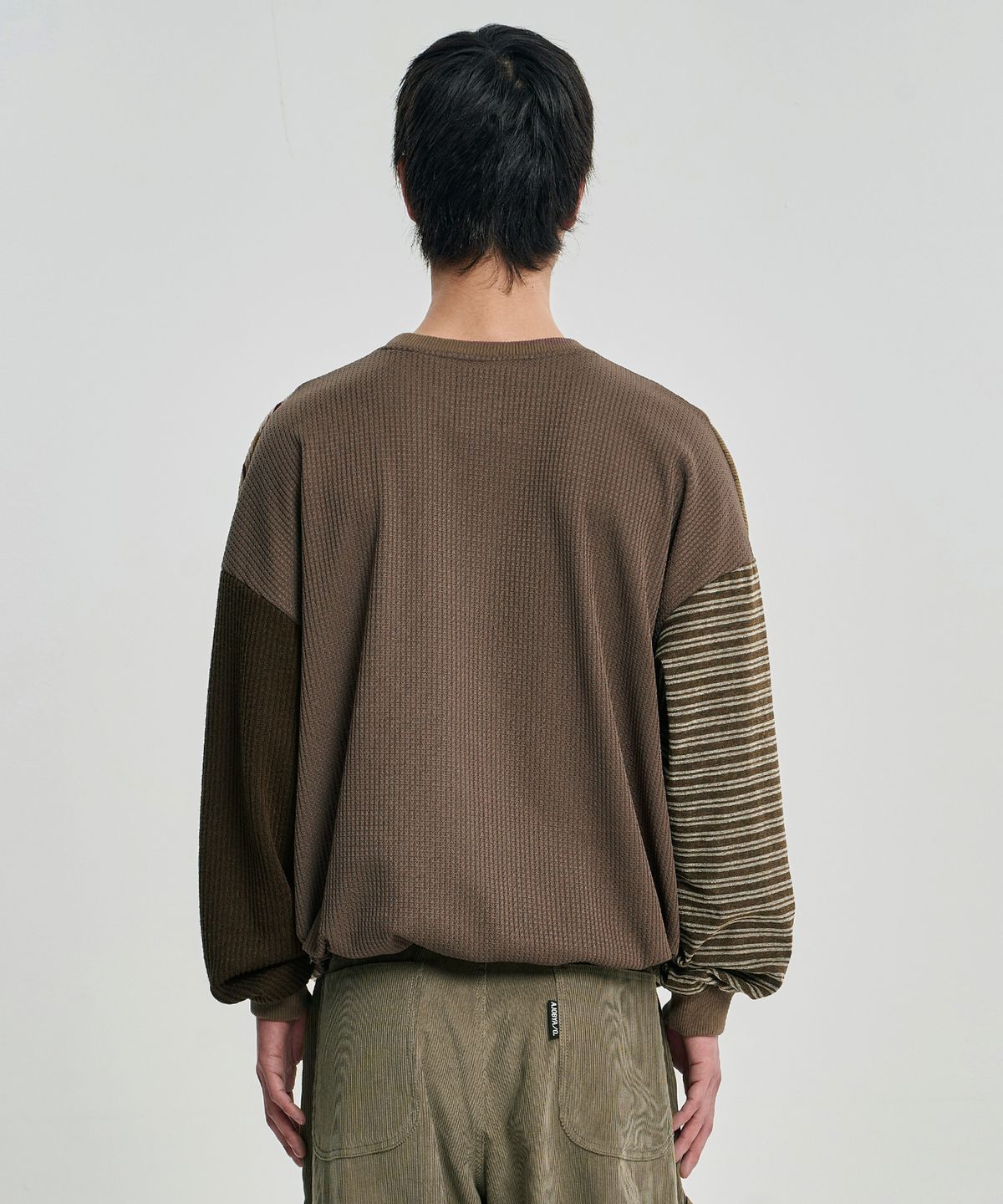 아조바이아조(AJOBYAJO) Mixed Fabric Panel Sweatshirt [BROWN]