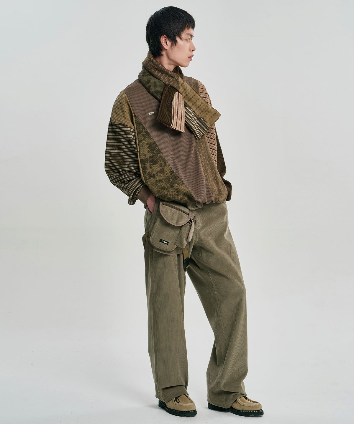 아조바이아조(AJOBYAJO) Mixed Fabric Panel Sweatshirt [BROWN]
