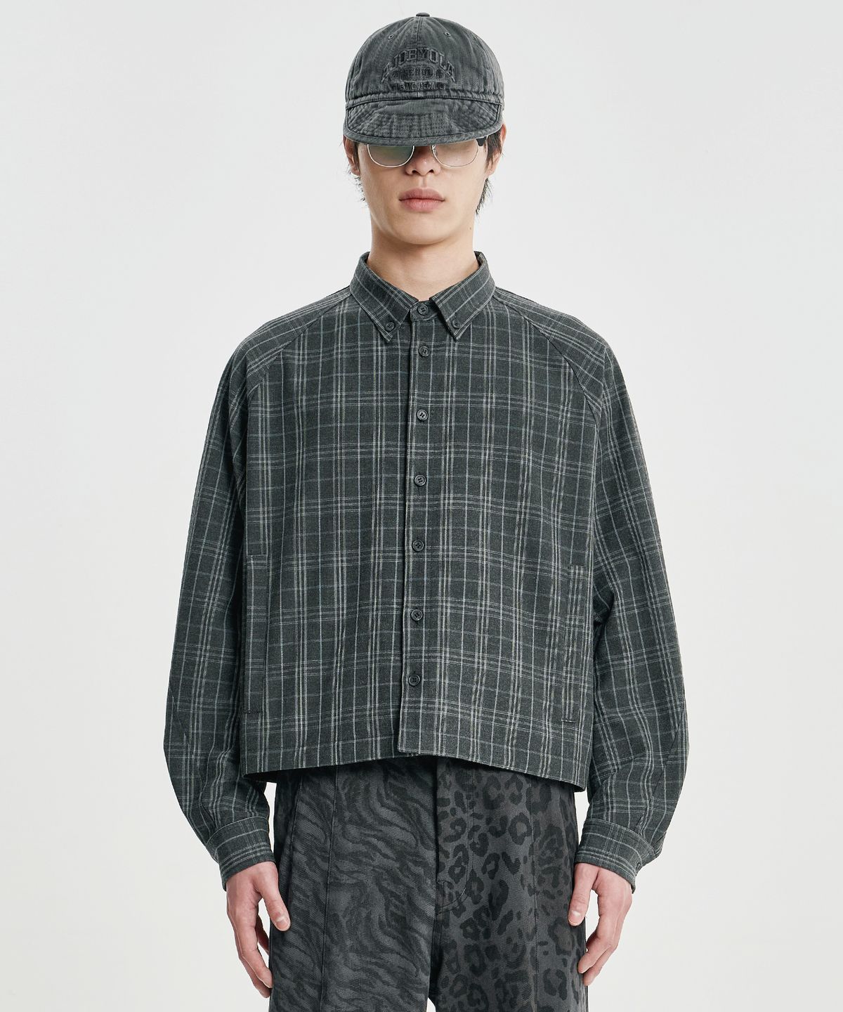 아조바이아조(AJOBYAJO) Cropped Sculpted Raglan Check Shirt [CHARCOAL]