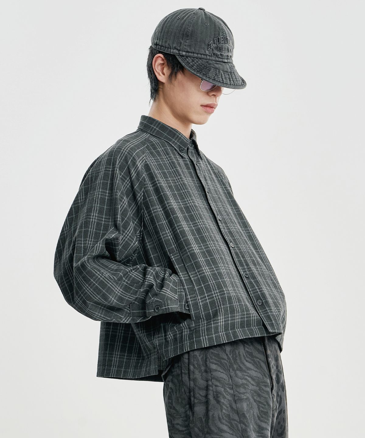 아조바이아조(AJOBYAJO) Cropped Sculpted Raglan Check Shirt [CHARCOAL]