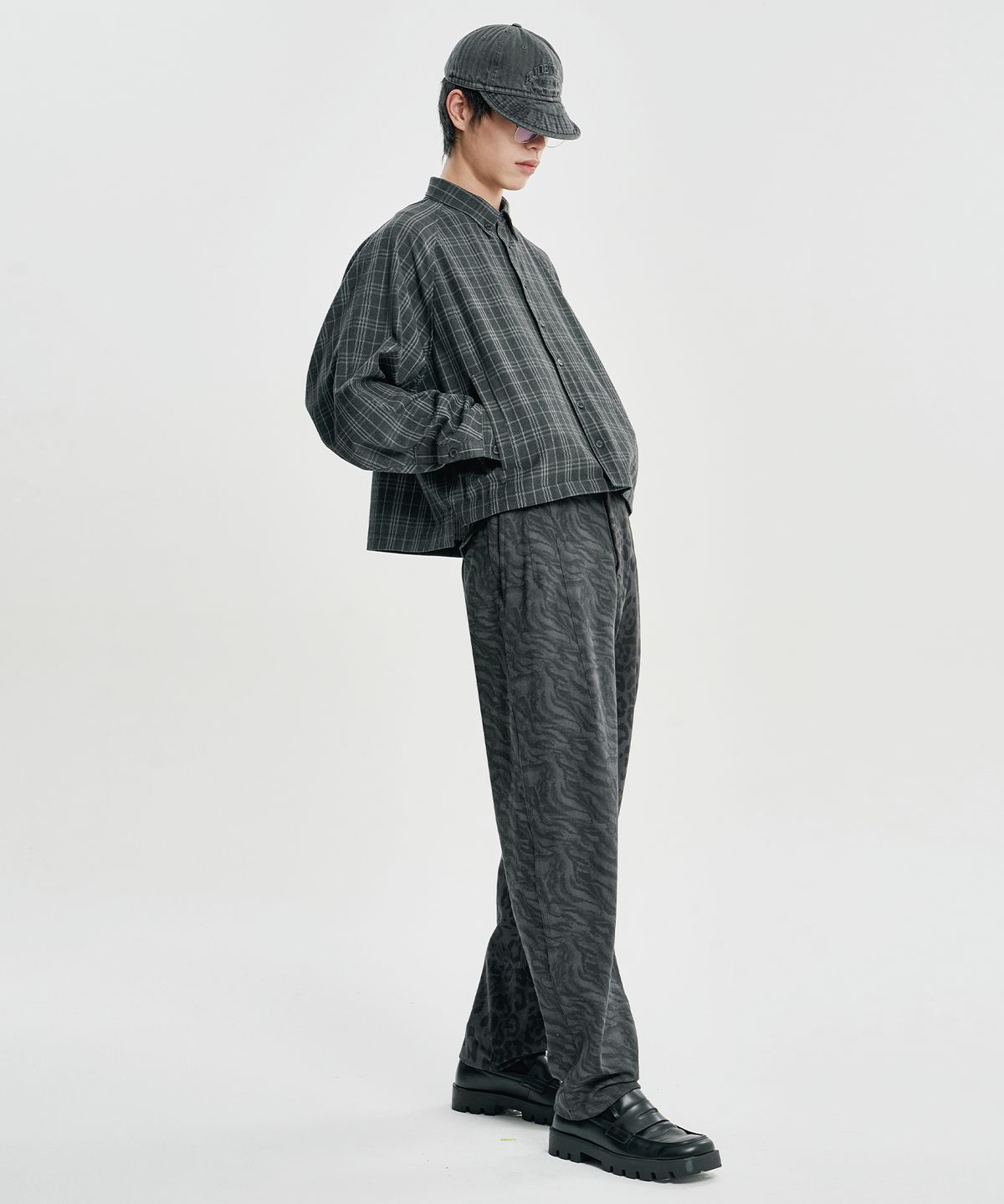 아조바이아조(AJOBYAJO) Cropped Sculpted Raglan Check Shirt [CHARCOAL]