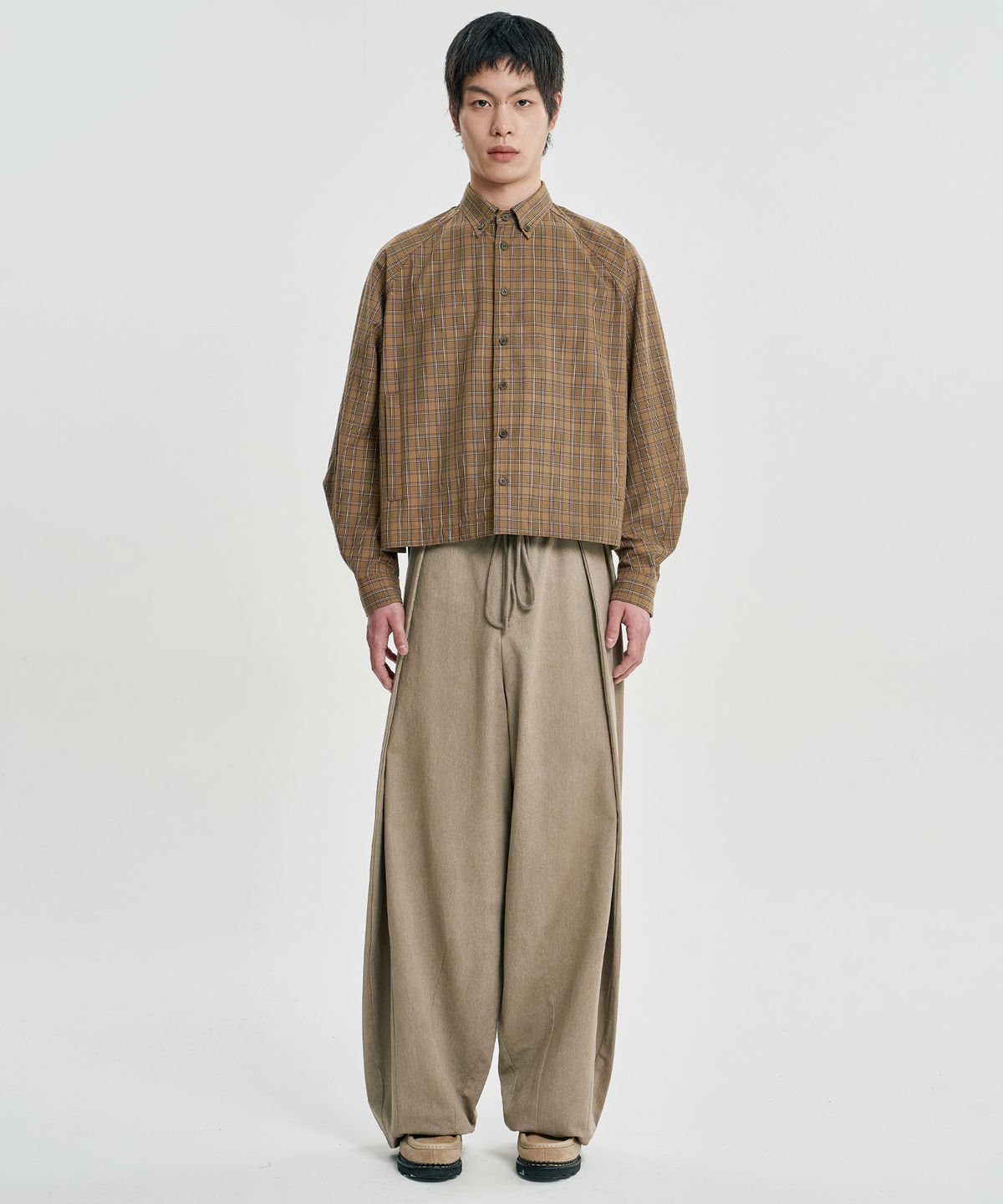 아조바이아조(AJOBYAJO) Cropped Sculpted Raglan Check Shirt [CAMEL]