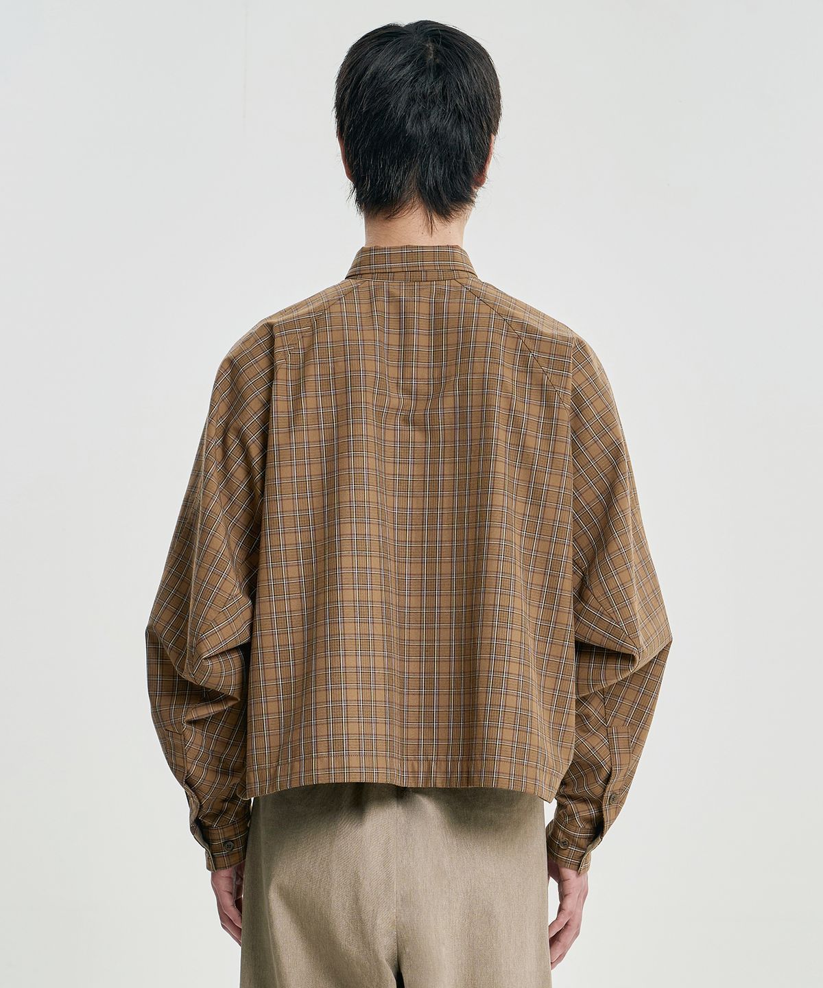 아조바이아조(AJOBYAJO) Cropped Sculpted Raglan Check Shirt [CAMEL]