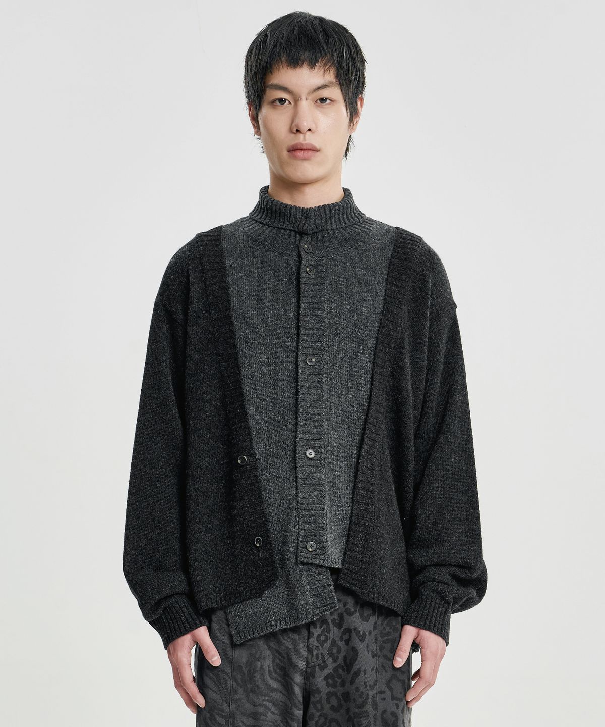 아조바이아조(AJOBYAJO) Double Layered Turtleneck Cardigan [CHARCOAL]