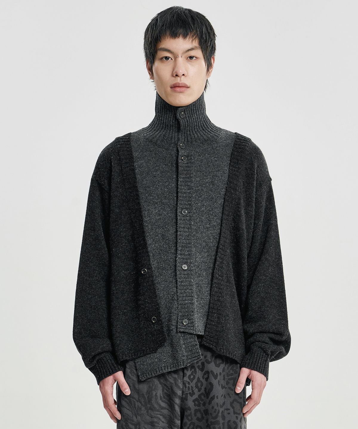 아조바이아조(AJOBYAJO) Double Layered Turtleneck Cardigan [CHARCOAL]