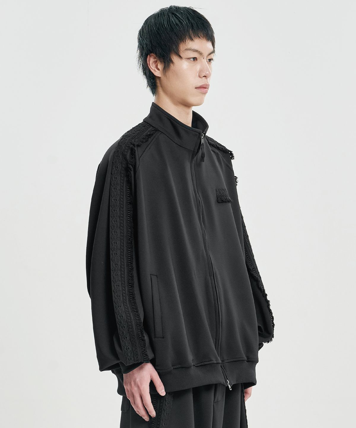 아조바이아조(AJOBYAJO) Multi Lace Trim Raglan Track Jacket [BLACK]