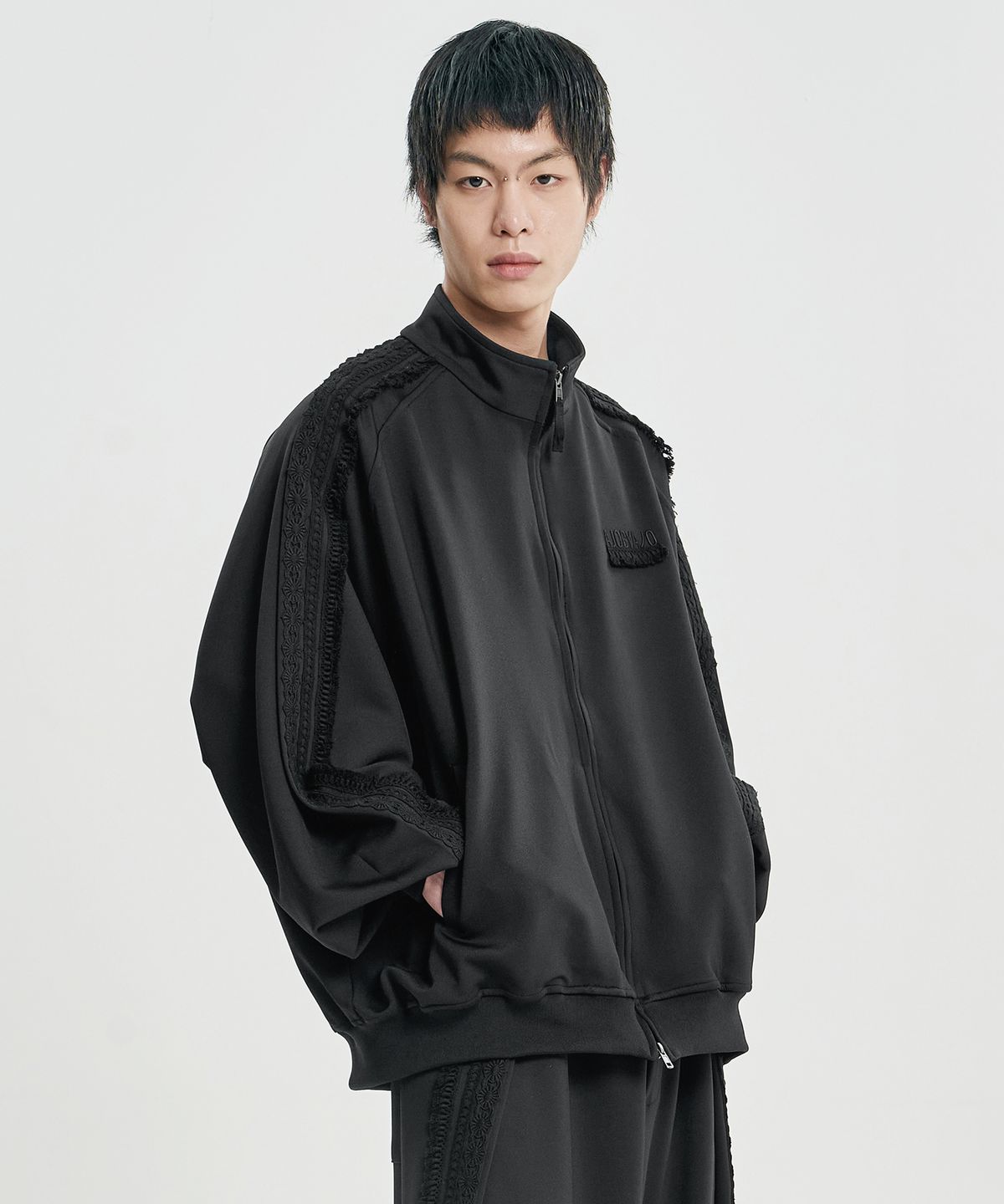아조바이아조(AJOBYAJO) Multi Lace Trim Raglan Track Jacket [BLACK]