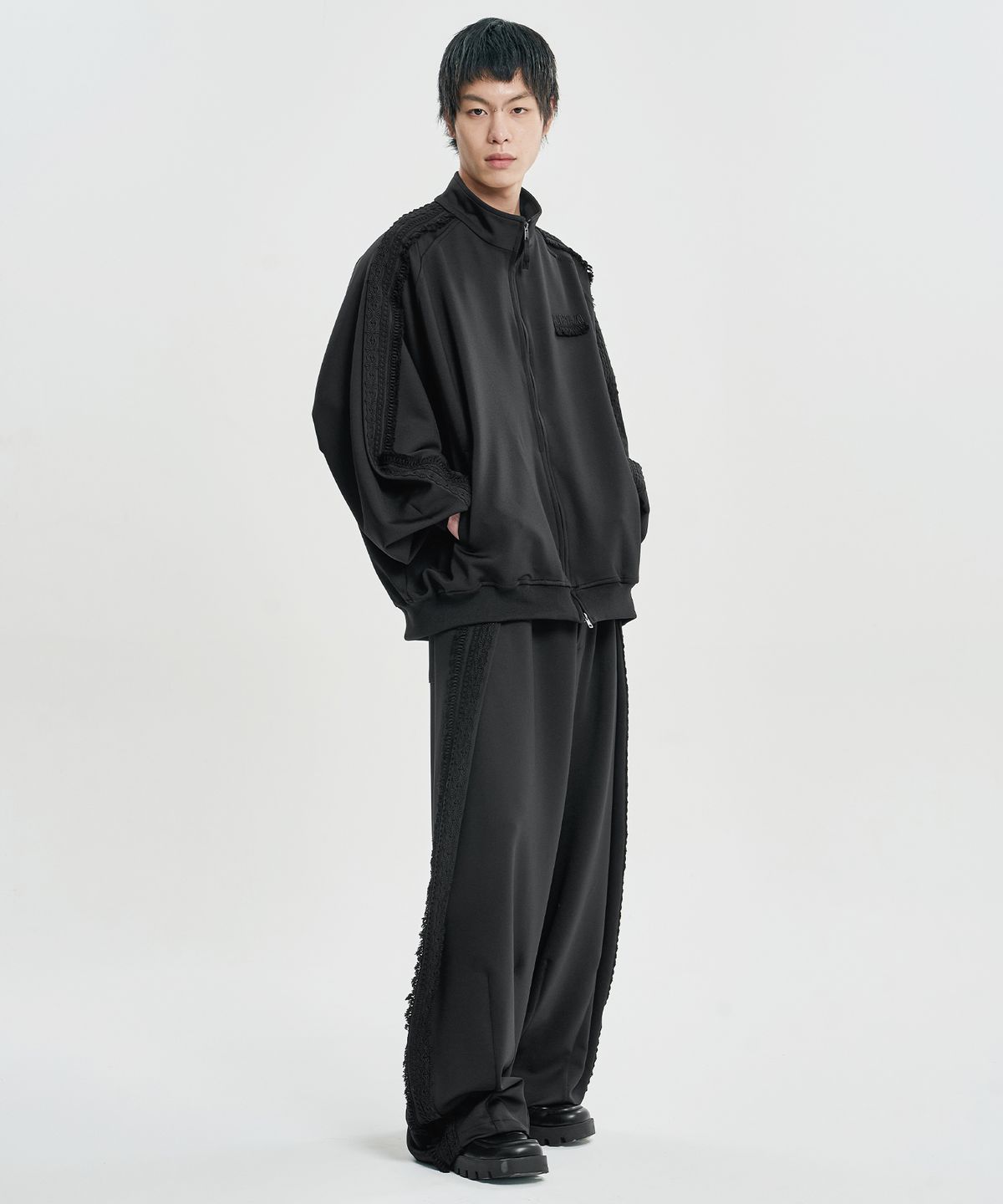 아조바이아조(AJOBYAJO) Multi Lace Trim Raglan Track Jacket [BLACK]