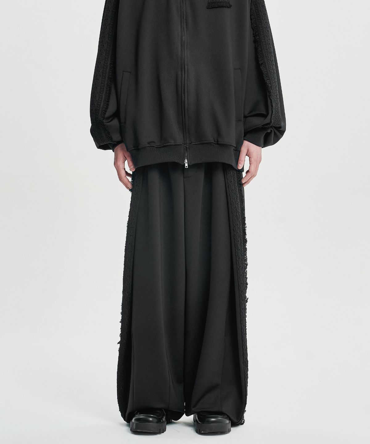 아조바이아조(AJOBYAJO) [SET] Multi Lace Trim Raglan Track Set-Up [BLACK]