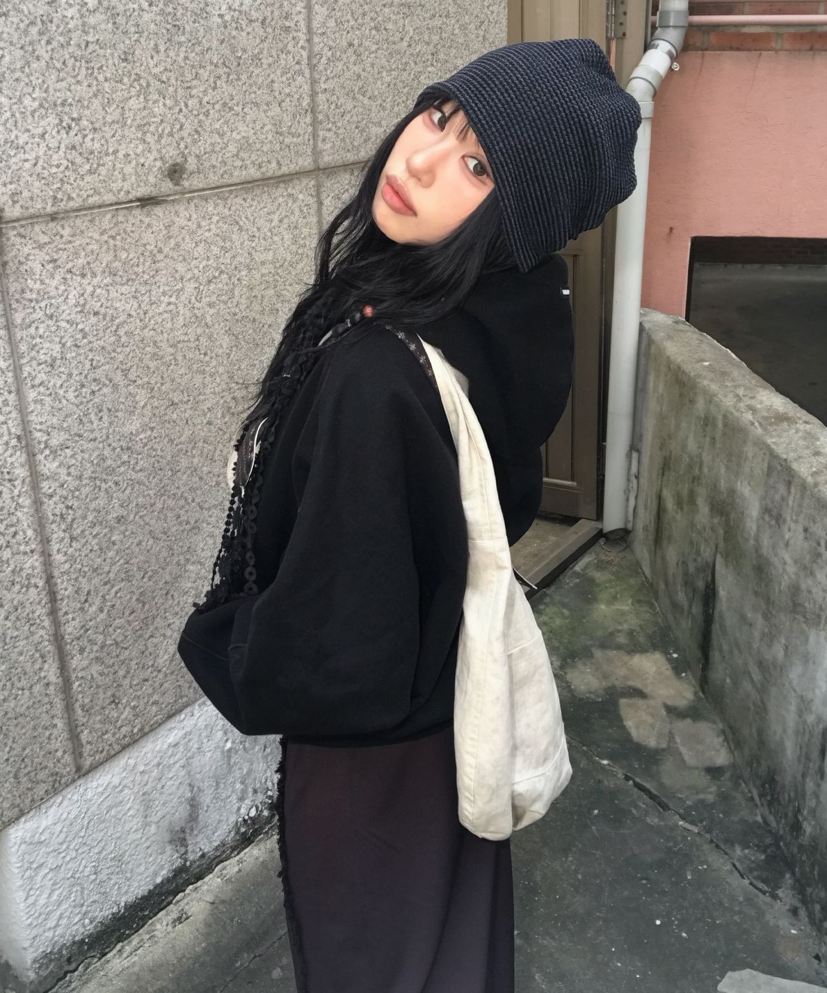 아조바이아조(AJOBYAJO) [ZGGU] Waffle Beaded String Beanie [CHARCOAL]