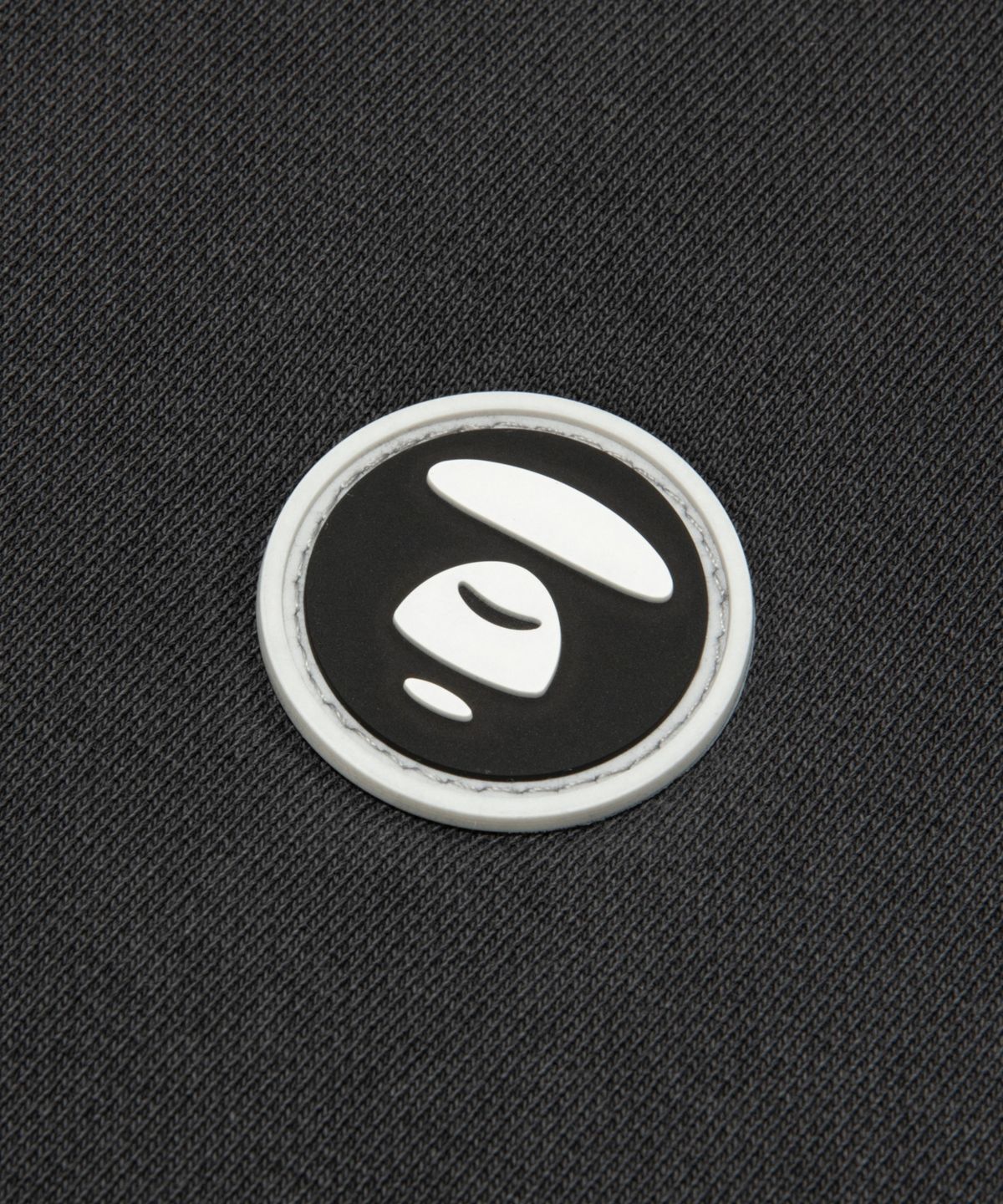 에이프(AAPE) AAPENOW 라운드 로고 워싱 플리스 맨투맨 / AAPSWMC350XXPBKL