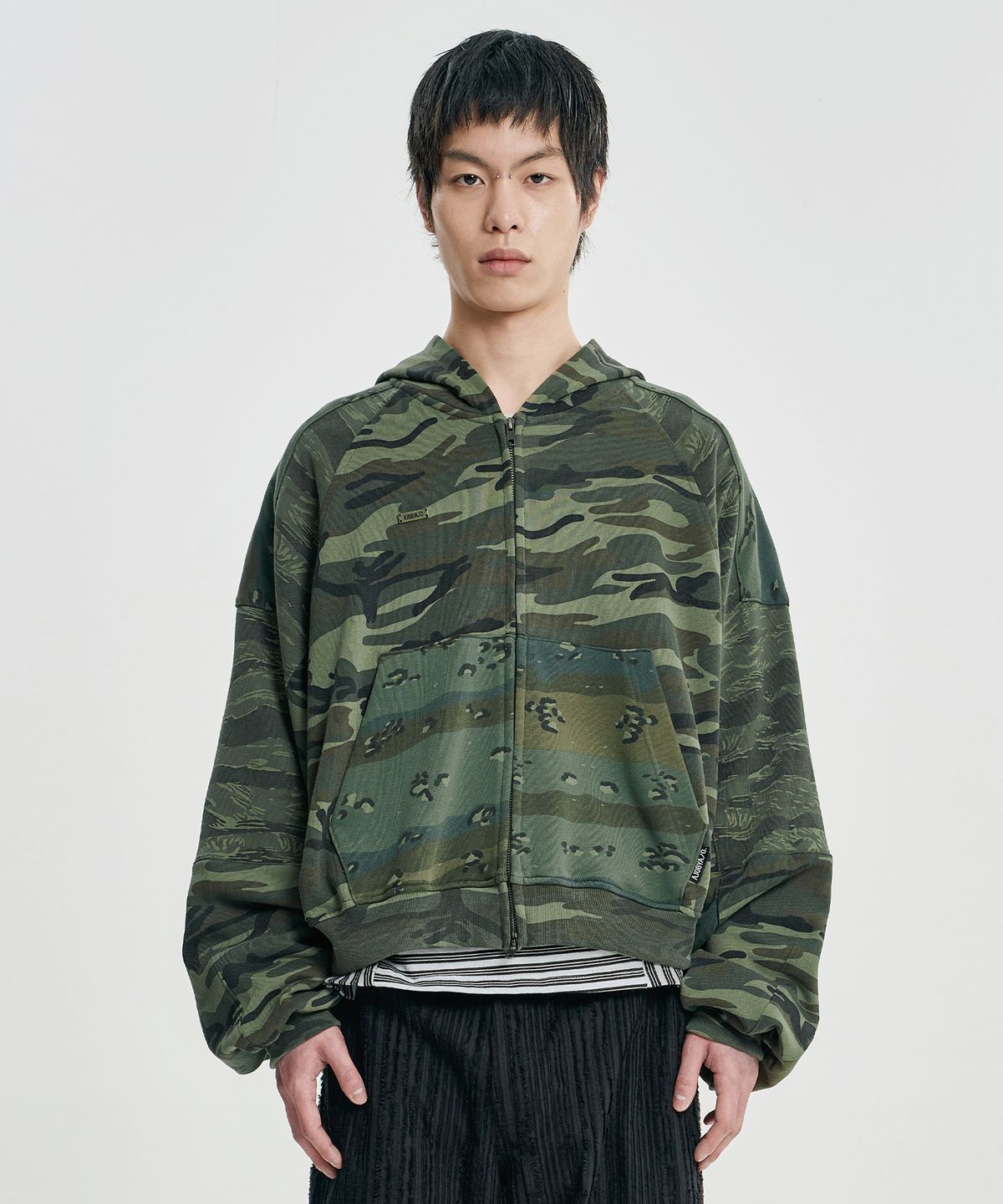 아조바이아조(AJOBYAJO) Cropped Mixed Camo Zip-Up Hoodie [KHAKI]