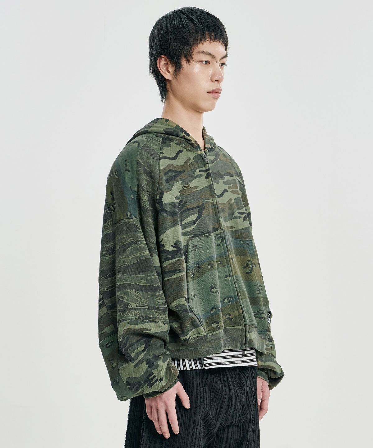 아조바이아조(AJOBYAJO) Cropped Mixed Camo Zip-Up Hoodie [KHAKI]