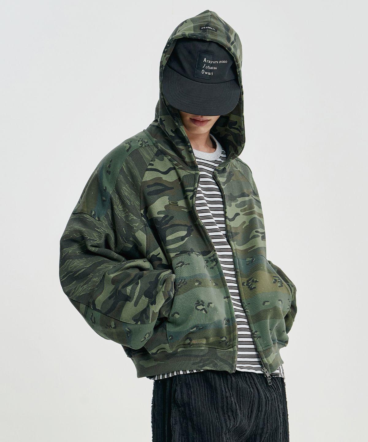 아조바이아조(AJOBYAJO) Cropped Mixed Camo Zip-Up Hoodie [KHAKI]