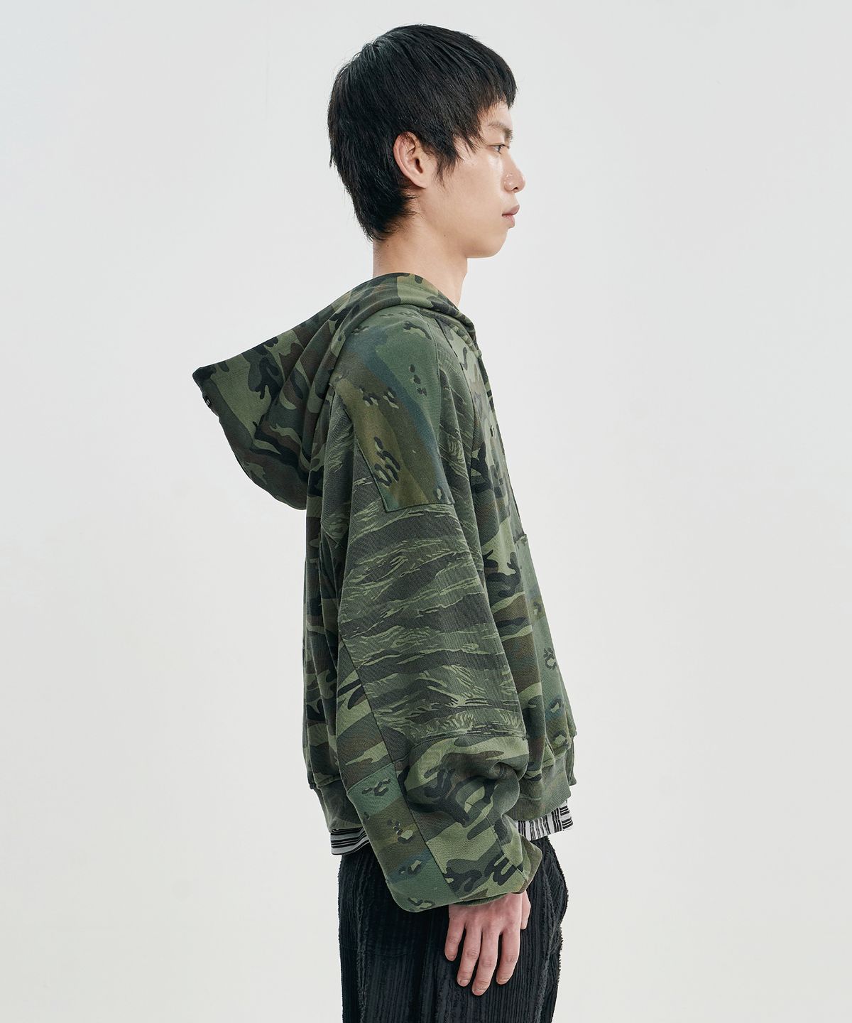 아조바이아조(AJOBYAJO) Cropped Mixed Camo Zip-Up Hoodie [KHAKI]