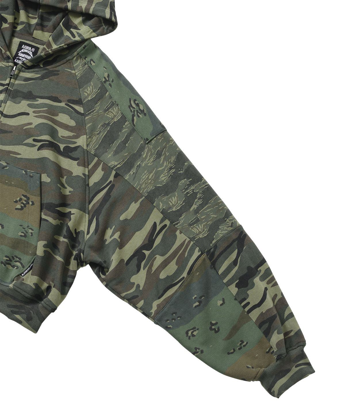 아조바이아조(AJOBYAJO) Cropped Mixed Camo Zip-Up Hoodie [KHAKI]