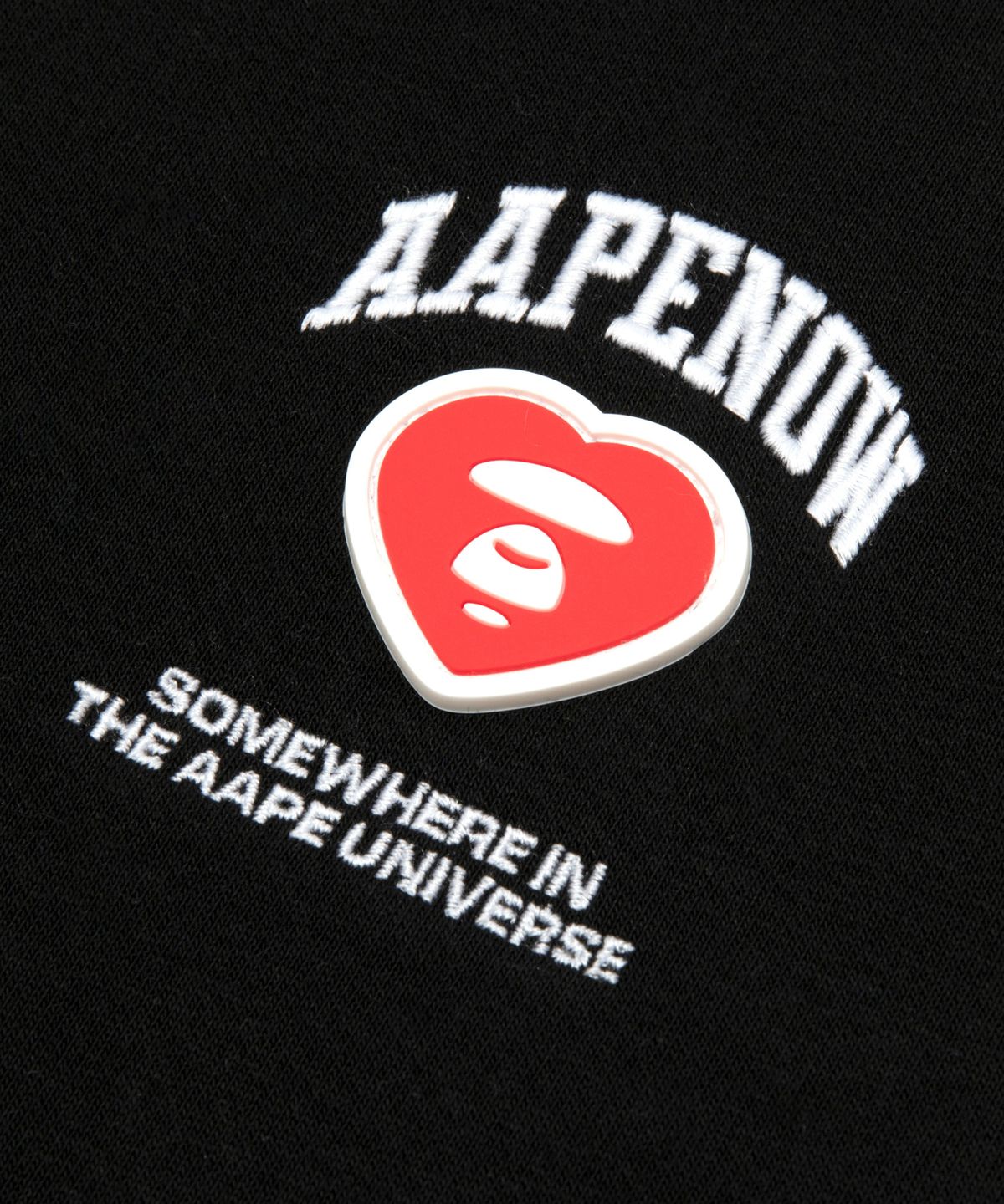 에이프(AAPE) AAPENOW 하트 로고 라운드넥 맨투맨 / AAPSWMC357XXPBKX