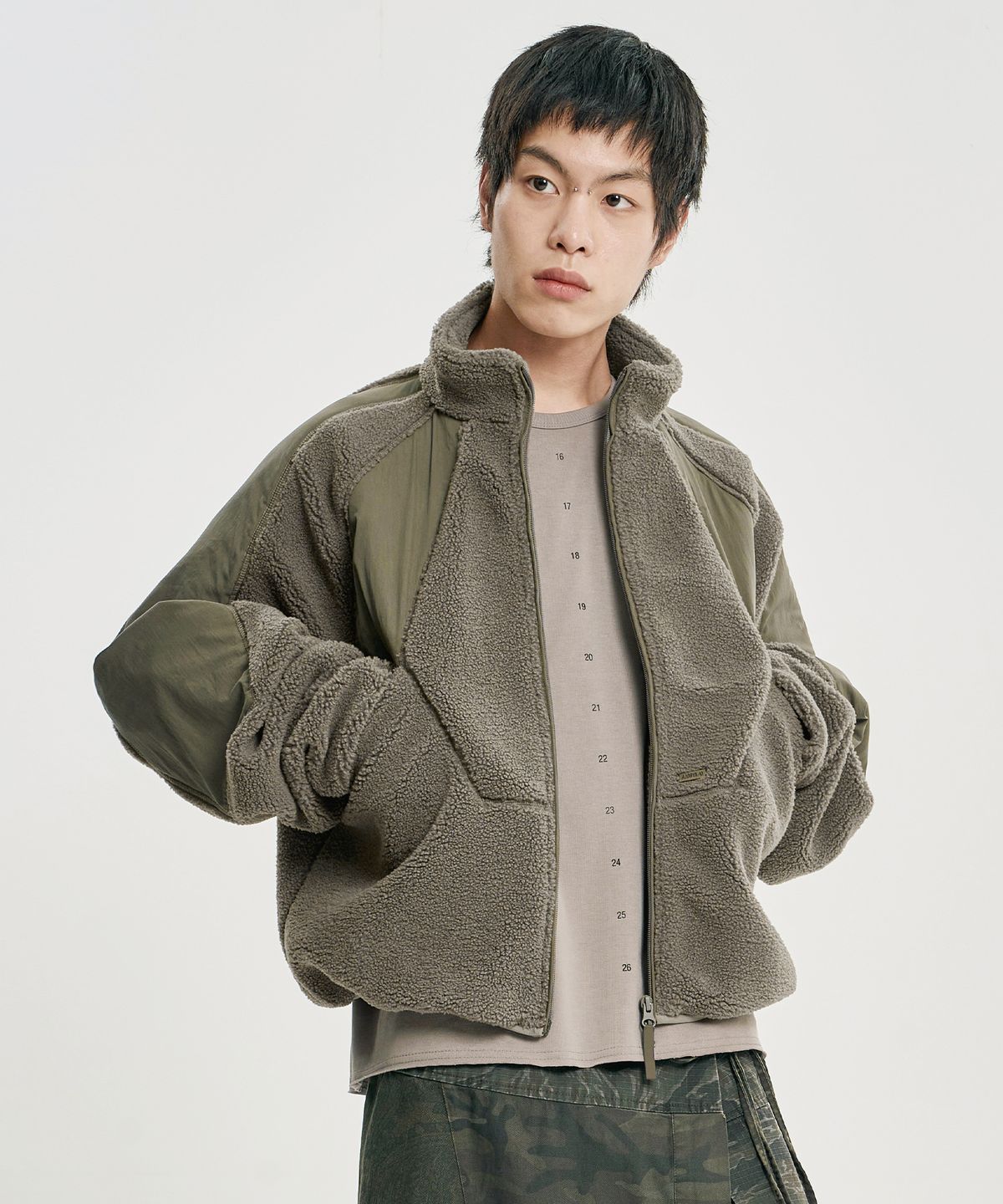 아조바이아조(AJOBYAJO) Raglan Fleece Nylon Panel Jacket [MOCHA]